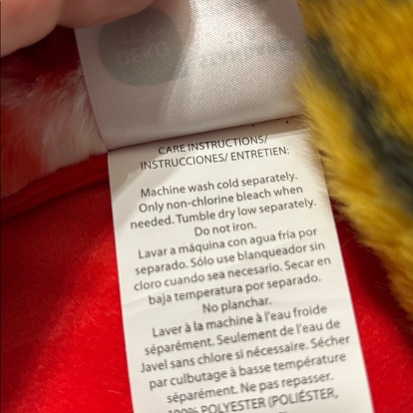 NWT Disney SANTA Winnie the Pooh FESTIVE RED FAUX RABBIT FUR CHRISTMAS THROW - Picture 8 of 9